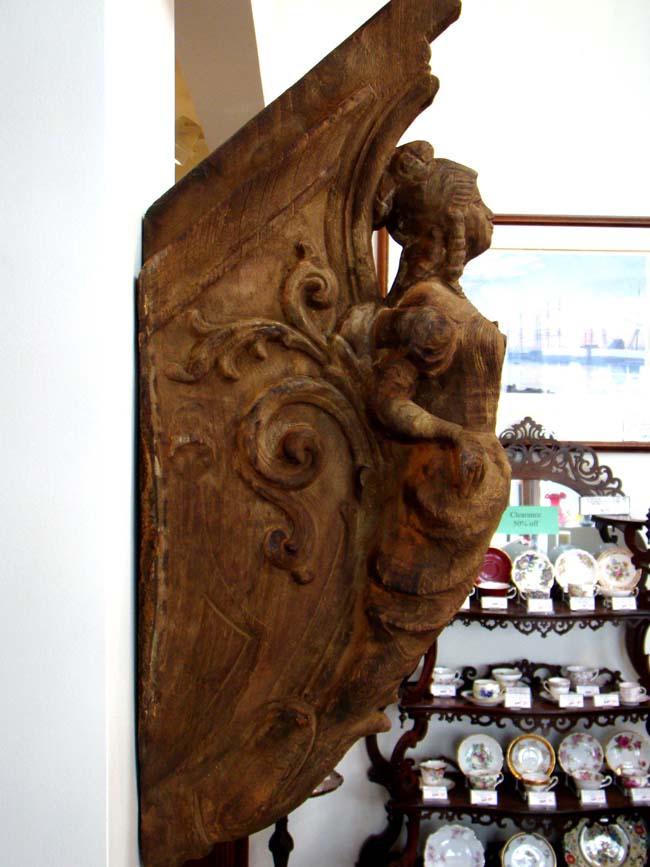 A ship's figurehead "style" carving — image 2